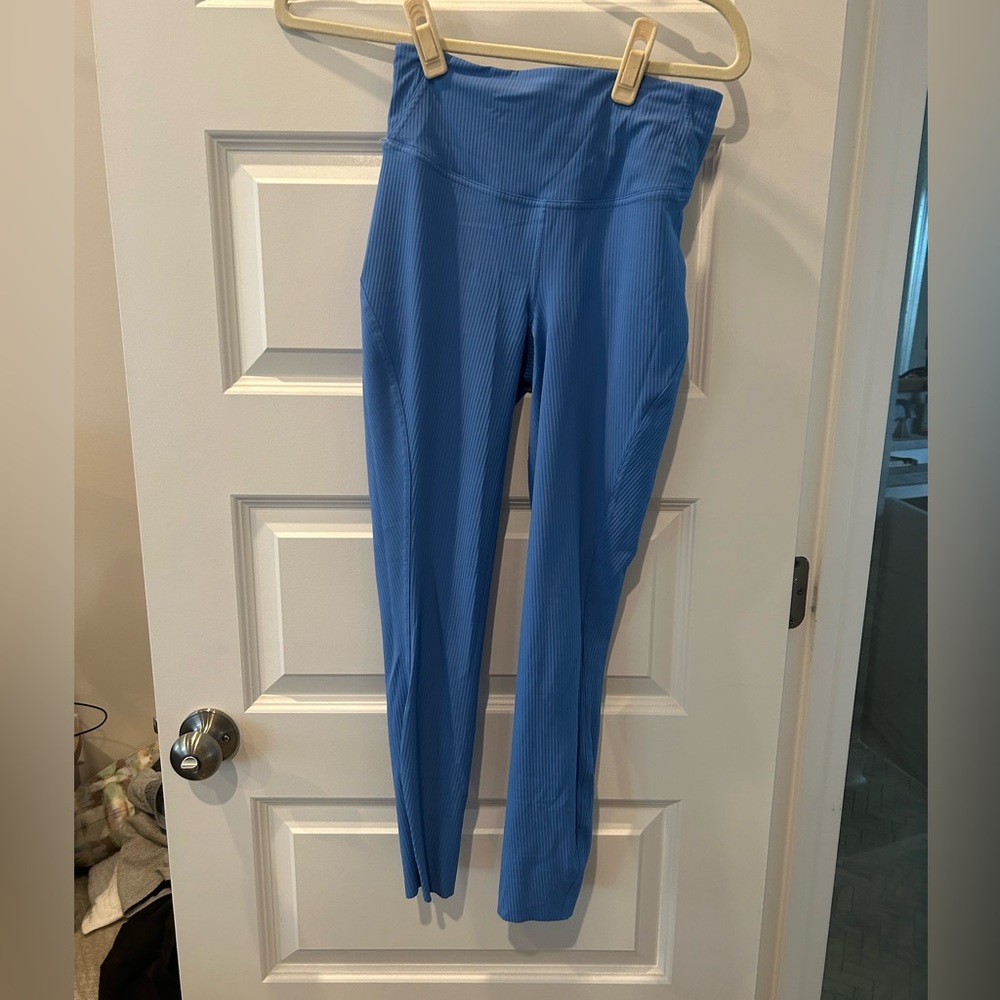Lululemon ribbed legging in blue Nile. 25” inseam